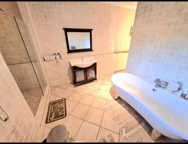 4 BEDROOM HOUSE FOR SALE IN ERASMUSKLOOF